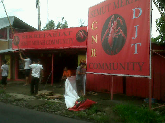 Satpol PP Tertibkan Sejumlah Atribut Kampanye 